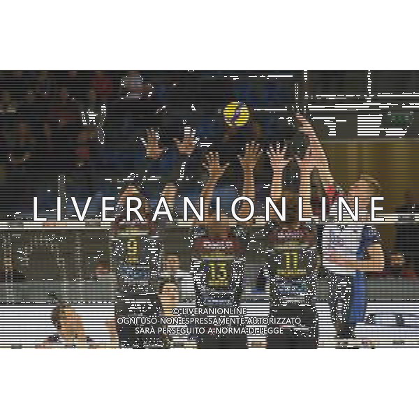 Coppa Italia di Volley 2019/2020 Civitanova, Italia 22/01/2020 Quarti di finale - Cucine Lube Civitanova vs Vero Volley Monza Nella foto: Schiacciata Dzavoronok Donovan (Vero Volley Monza) Muro Leal Yoandy (Cucine Lube Civitanova) Simon Robertlandy (Cucine Lube Civitanova) Rychlicki Kamil (Cucine Lube Civitanova) FOTO ROBERTO BARTOMEOLI-ALESSIO MARINI-AG ALDO LIVERANI SAS