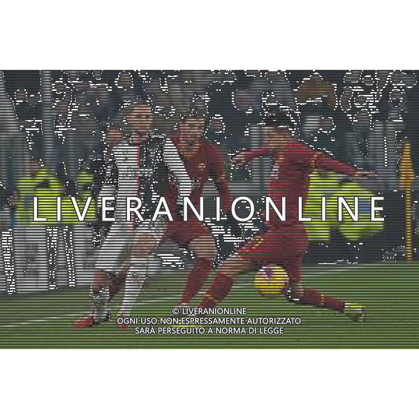 Torino 22.01.2020 Stadio Allianz Stadium ©Alessandro Falzone/Agenzia Aldo Liverani 22.01.2020 Quarti di finale Coppa Italia Juventus vs Roma 2019-20120 Nella foto : ADRIEN RABIOT-DAVIDE SANTON-CENGIZ UNDER ©/ AGENZIA ALDO LIVERANI SAS
