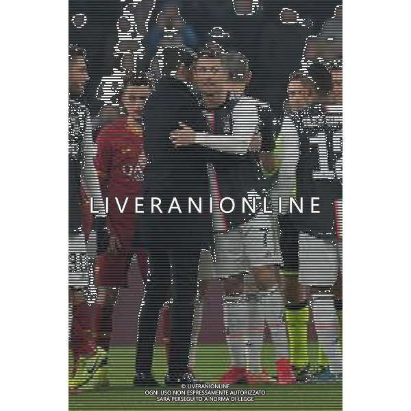 Torino 22.01.2020 Stadio Allianz Stadium ©Alessandro Falzone/Agenzia Aldo Liverani 22.01.2020 Quarti di finale Coppa Italia Juventus vs Roma 2019-20120 Nella foto : PAULO FONSECA-CRISTIANO RONALDO ABBRACCIO A FINE GARA ©/ AGENZIA ALDO LIVERANI SAS