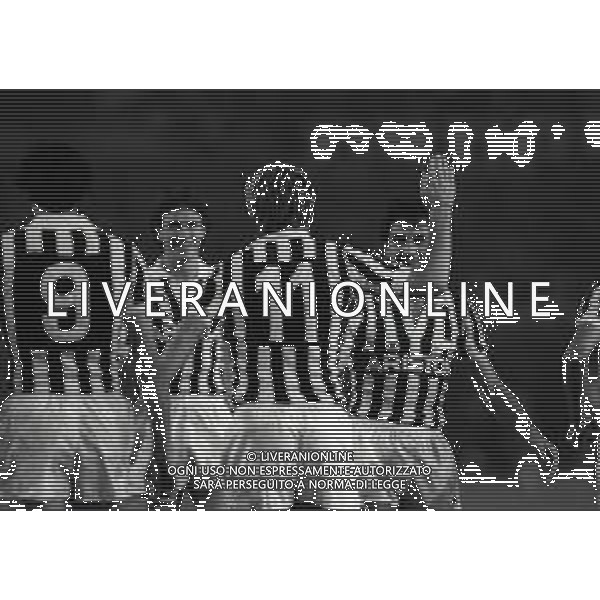 26-10-1988 TORINO SEDICESIMI DI FINALE DI COPPA UEFA JUVENTUS ATLETIC BILBAO 5-1 NELLA FOTO ABBRACCI GIOCATORI JUVENTUS DOPO IL GOAL AG ALDO LIVERANI SAS