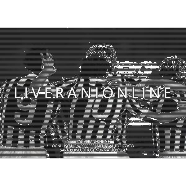 26-10-1988 TORINO SEDICESIMI DI FINALE DI COPPA UEFA JUVENTUS ATLETIC BILBAO 5-1 NELLA FOTO ABBRACCI GIOCATORI JUVENTUS DOPO IL GOAL AG ALDO LIVERANI SAS