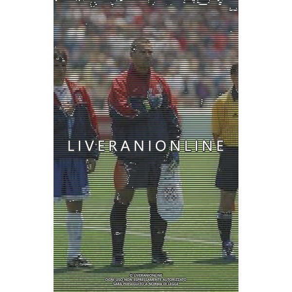 RETROSPETTIVA JOSE LUIS CHILAVERT CALCIATORE NELLA FOTO JOSE LUIS CHILAVERT CON LA MAGLIA DELLA NAZIONALE DEL PARAGUAY AI MONDIALI DI CALCIO FRANCIA 1998 AG ALDO LIVERANI SAS
