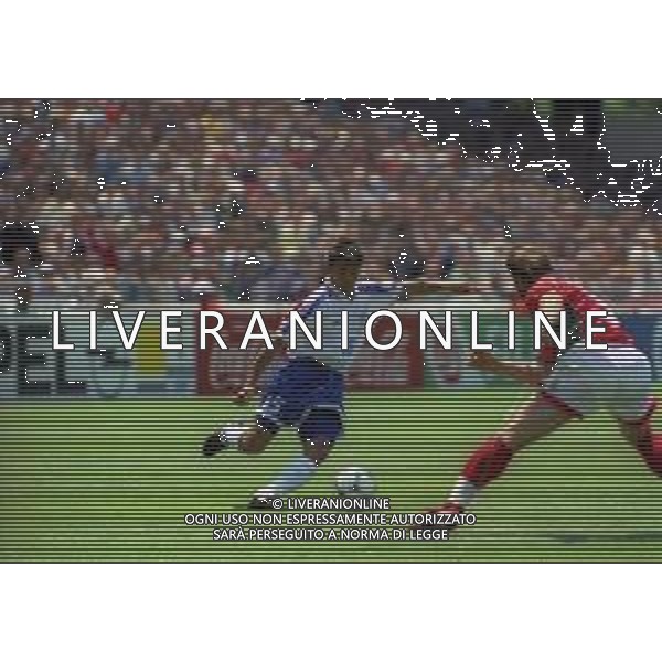 RETROSPETTIVA MIGUEL BENITEZ CALCIATORE NELLA FOTO MIGUEL BENITEZ CON LA MAGLIA DEL PARAGUAY AI MONDIALI DI CALCIO FRANCIA 1998 AG ALDO LIVERANI SAS
