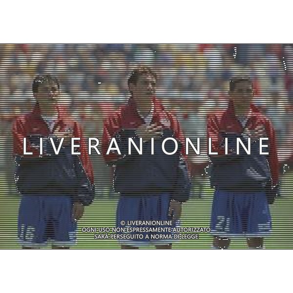 RETROSPETTIVA CAMPOS JORGE CALCIATORE NELLA FOTO JORGE CAMPOS CON LA MAGLIA DELLA NAZIONALE DEL PARAGUY AI MONDIALI DI CALCIO FRANCIA 1998 AG ALDO LIVERANI SAS
