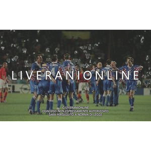 MONDIALI FRANCIA 1998 PREMIAZIONE DELLA NAZIONALE DELLA CROAZIA 3 CLASSIFICATA NELLA FOTO I GIOCATORI DELLA NAZIONALE DELLA CROAZIA FESTEGGIANO LA CONQUISTA DEL 3 POSTO AI MONDIALI FRANCIA 1998 AG ALDO LIVERANI SAS