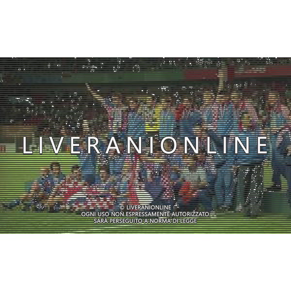 MONDIALI FRANCIA 1998 PREMIAZIONE DELLA NAZIONALE DELLA CROAZIA 3 CLASSIFICATA NELLA FOTO I GIOCATORI DELLA NAZIONALE DELLA CROAZIA FESTEGGIANO LA CONQUISTA DEL 3 POSTO AI MONDIALI FRANCIA 1998 AG ALDO LIVERANI SAS