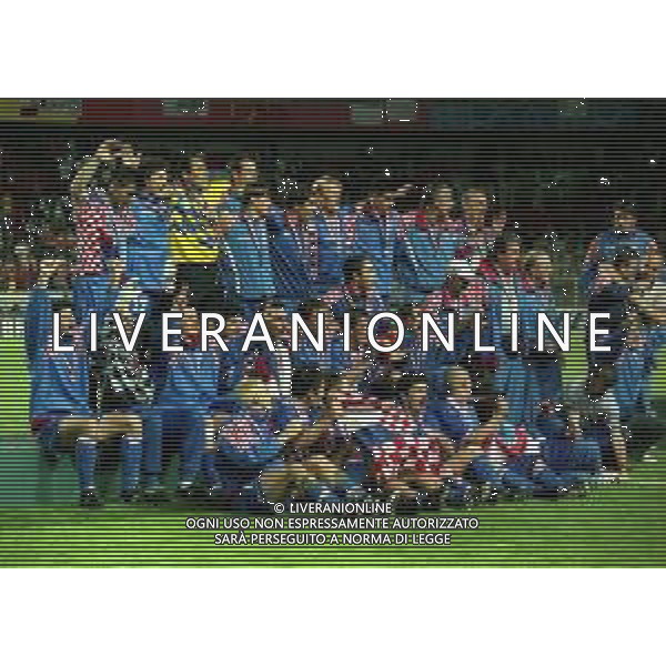 MONDIALI FRANCIA 1998 PREMIAZIONE DELLA NAZIONALE DELLA CROAZIA 3 CLASSIFICATA NELLA FOTO I GIOCATORI DELLA NAZIONALE DELLA CROAZIA FESTEGGIANO LA CONQUISTA DEL 3 POSTO AI MONDIALI FRANCIA 1998 AG ALDO LIVERANI SAS