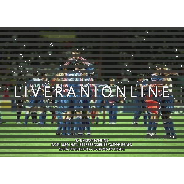 MONDIALI FRANCIA 1998 PREMIAZIONE DELLA NAZIONALE DELLA CROAZIA 3 CLASSIFICATA NELLA FOTO I GIOCATORI DELLA NAZIONALE DELLA CROAZIA FESTEGGIANO LA CONQUISTA DEL 3 POSTO AI MONDIALI FRANCIA 1998 AG ALDO LIVERANI SAS