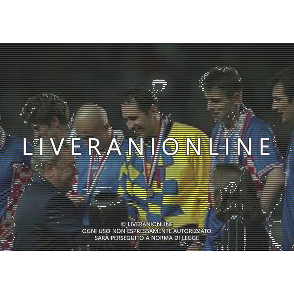 MONDIALI FRANCIA 1998 PREMIAZIONE DELLA NAZIONALE DELLA CROAZIA 3 CLASSIFICATA NELLA FOTO I GIOCATORI DELLA NAZIONALE DELLA CROAZIA FESTEGGIANO LA CONQUISTA DEL 3 POSTO AI MONDIALI FRANCIA 1998 AG ALDO LIVERANI SAS