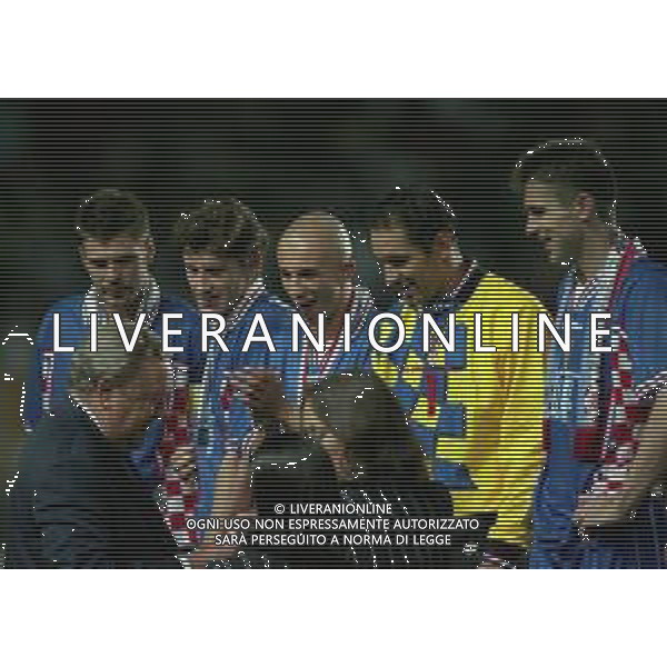 MONDIALI FRANCIA 1998 PREMIAZIONE DELLA NAZIONALE DELLA CROAZIA 3 CLASSIFICATA NELLA FOTO I GIOCATORI DELLA NAZIONALE DELLA CROAZIA FESTEGGIANO LA CONQUISTA DEL 3 POSTO AI MONDIALI FRANCIA 1998 AG ALDO LIVERANI SAS