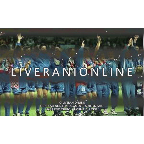 MONDIALI FRANCIA 1998 PREMIAZIONE DELLA NAZIONALE DELLA CROAZIA 3 CLASSIFICATA NELLA FOTO I GIOCATORI DELLA NAZIONALE DELLA CROAZIA FESTEGGIANO LA CONQUISTA DEL 3 POSTO AI MONDIALI FRANCIA 1998 AG ALDO LIVERANI SAS