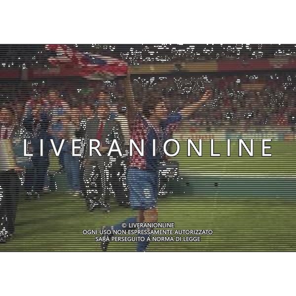 MONDIALI FRANCIA 1998 PREMIAZIONE DELLA NAZIONALE DELLA CROAZIA 3 CLASSIFICATA NELLA FOTO I GIOCATORI DELLA NAZIONALE DELLA CROAZIA FESTEGGIANO LA CONQUISTA DEL 3 POSTO AI MONDIALI FRANCIA 1998 AG ALDO LIVERANI SAS