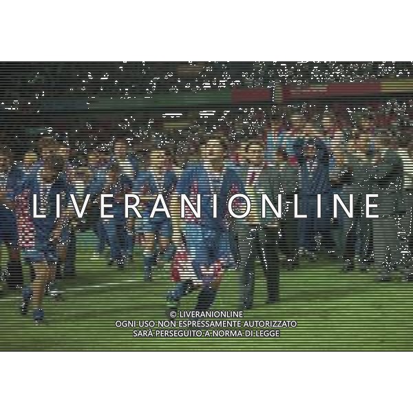 MONDIALI FRANCIA 1998 PREMIAZIONE DELLA NAZIONALE DELLA CROAZIA 3 CLASSIFICATA NELLA FOTO I GIOCATORI DELLA NAZIONALE DELLA CROAZIA FESTEGGIANO LA CONQUISTA DEL 3 POSTO AI MONDIALI FRANCIA 1998 AG ALDO LIVERANI SAS