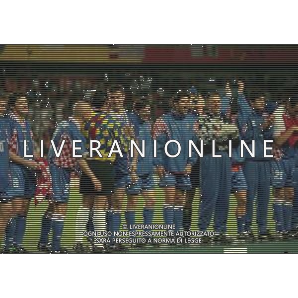 MONDIALI FRANCIA 1998 PREMIAZIONE DELLA NAZIONALE DELLA CROAZIA 3 CLASSIFICATA NELLA FOTO I GIOCATORI DELLA NAZIONALE DELLA CROAZIA FESTEGGIANO LA CONQUISTA DEL 3 POSTO AI MONDIALI FRANCIA 1998 AG ALDO LIVERANI SAS