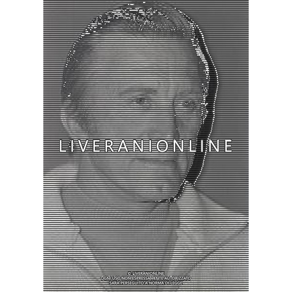 RETROSPETTIVA KIRK DOUGLAS ATTORE NELLA FOTO KIRK DOUGLAS IN CONFERENZA A MILANO A TERRAZZA MARTINI NELL\'ANNO 1977 AG ALDO LIVERANI SAS