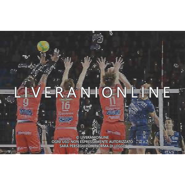 Volley Champions League Men 2019/2020 Civitanova Marche, Italia 26/01/2020 Cucine Lube Civitanova vs Itas Trentino Nella foto: Schiacciata Djuric Mitar (Itas Trentino) Muro Leal Yoandy (Cucine Lube Civitanova) Bieniek Mateusz (Cucine Lube Civitanova) Rychlicki Kamil (Cucine Lube Civitanova) foto roberto batomeoli-alessio marini-ag aldo liverani sas