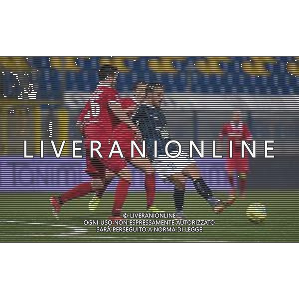 Campionato di Calcio Serie C - Lega Pro 2019/2020 Cava dei Tirreni, Italia 25/01/2020 Cavese vs Teramo Nella foto: Danilo Bulevardi (33) Cavese 1919 tallonato da Matteo Piacentini (26) Teramo Calcio 1913 © Andrea D\'Amico - Alessio Marini / AGENZIA ALDO LIVERANI SAS
