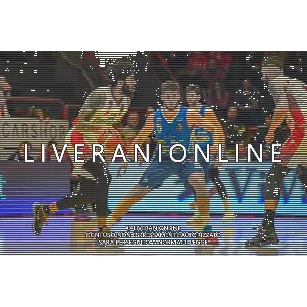 Campionato di Basket Serie A 2019/2020 Pistoia, Italia 26/01/2020 OriOra Pistoia vs De Longhi Treviso Basket Nella foto: Terran Petteway (P) su Aleksej Nikolic (T) FOTO FABIO FAGIOLINI-ALESSIO MARINI-AG ALDO LIVERANI SAS
