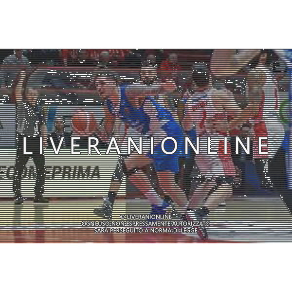 Campionato di Basket Serie A 2019/2020 Pistoia, Italia 26/01/2020 OriOra Pistoia vs De Longhi Treviso Basket Nella foto: Isaac Fotu (T) supera Gianluca Della Rosa (P) FOTO FABIO FAGIOLINI-ALESSIO MARINI-AG ALDO LIVERANI SAS