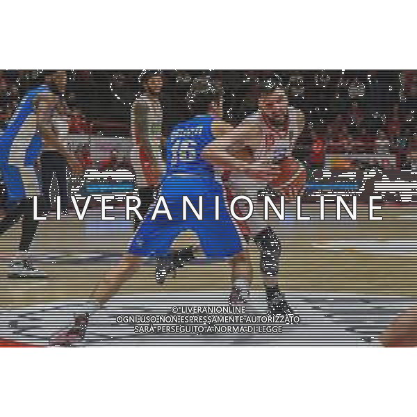 Campionato di Basket Serie A 2019/2020 Pistoia, Italia 26/01/2020 OriOra Pistoia vs De Longhi Treviso Basket Nella foto: Lorenzxo Uglietti (T) falloso su Aristide Landi (P) FOTO FABIO FAGIOLINI-ALESSIO MARINI-AG ALDO LIVERANI SAS