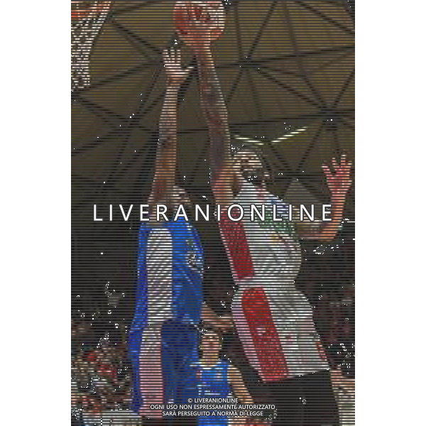 Campionato di Basket Serie A 2019/2020 Pistoia, Italia 26/01/2020 OriOra Pistoia vs De Longhi Treviso Basket Nella foto: Terran Petteway (P) vola a canestro su Jordan Parks (T) FOTO FABIO FAGIOLINI-ALESSIO MARINI-AG ALDO LIVERANI SAS