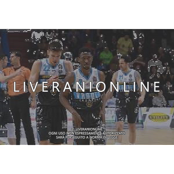 Campionato di Basket Serie A 2019/2020 Cremona, Italia 26/01/2020 Vanoli Basket Cremona vs Virtus Roma Nella foto: Jordan Mathews della Vanoli Cremona complimentato da Ethan Happ dopo un fallo subito FOTO MATTEO CASONI-ALESSIO MARINI-AG ALDO LIVERANI SAS