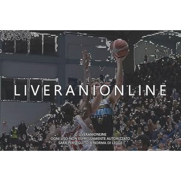 Campionato di Basket Serie A 2019/2020 Cremona, Italia 26/01/2020 Vanoli Basket Cremona vs Virtus Roma Nella foto: Ethan Happ della Vanoli Cremona al tiro contrastato da Jerome Dyson della Virtus Roma FOTO MATTEO CASONI-ALESSIO MARINI-AG ALDO LIVERANI SAS