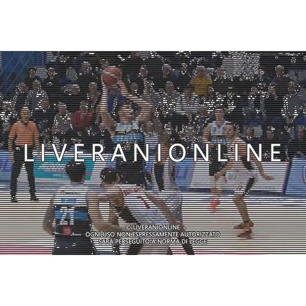 Campionato di Basket Serie A 2019/2020 Cremona, Italia 26/01/2020 Vanoli Basket Cremona vs Virtus Roma Nella foto: Ethan Happ della Vanoli Cremona al tiro dal centro dell\'area FOTO MATTEO CASONI-ALESSIO MARINI-AG ALDO LIVERANI SAS