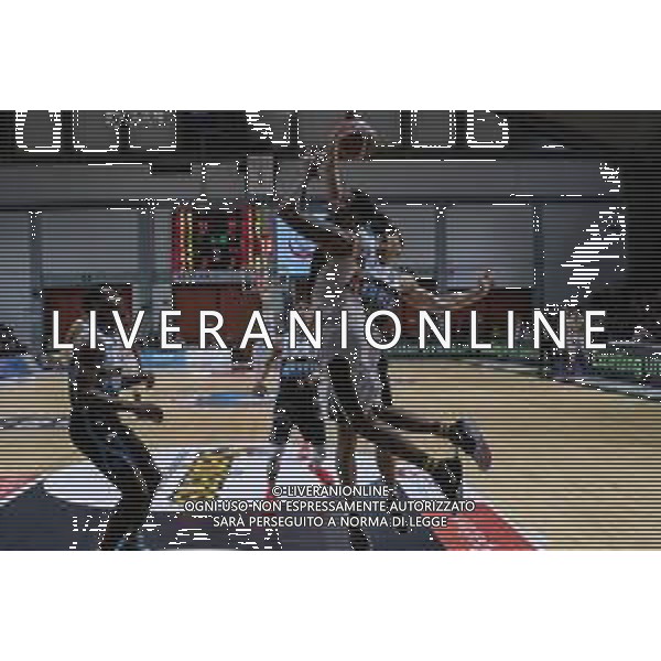 Campionato di Basket Serie A 2019/2020 Cremona, Italia 26/01/2020 Vanoli Basket Cremona vs Virtus Roma Nella foto: Davon Jefferson della Virtus Roma stoppato da Ethan Happ della Vanoli Cremona FOTO MATTEO CASONI-ALESSIO MARINI-AG ALDO LIVERANI SAS