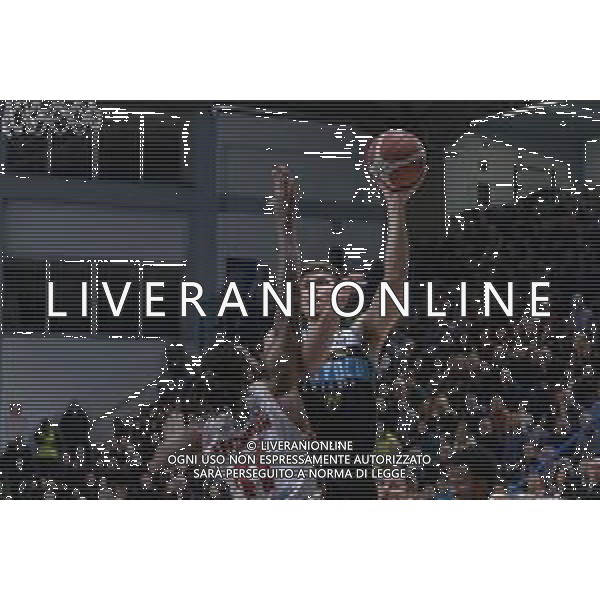 Campionato di Basket Serie A 2019/2020 Cremona, Italia 26/01/2020 Vanoli Basket Cremona vs Virtus Roma Nella foto: Ethan Happ della Vanoli Cremona al tiro contrastato da Jerome Dyson della Virtus Roma FOTO MATTEO CASONI-ALESSIO MARINI-AG ALDO LIVERANI SAS