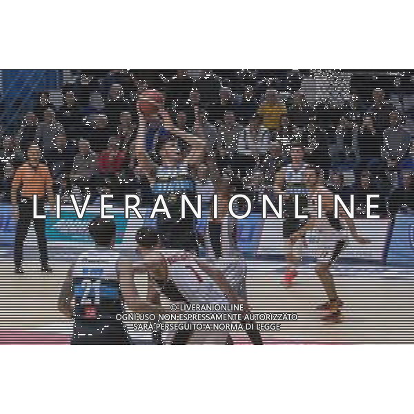 Campionato di Basket Serie A 2019/2020 Cremona, Italia 26/01/2020 Vanoli Basket Cremona vs Virtus Roma Nella foto: Ethan Happ della Vanoli Cremona al tiro dal centro dell\'area FOTO MATTEO CASONI-ALESSIO MARINI-AG ALDO LIVERANI SAS