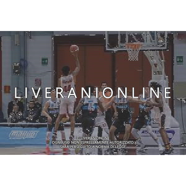 Campionato di Basket Serie A 2019/2020 Cremona, Italia 26/01/2020 Vanoli Basket Cremona vs Virtus Roma Nella foto: William Bufors della Virtus Roma al tiro dal pitturato FOTO MATTEO CASONI-ALESSIO MARINI-AG ALDO LIVERANI SAS
