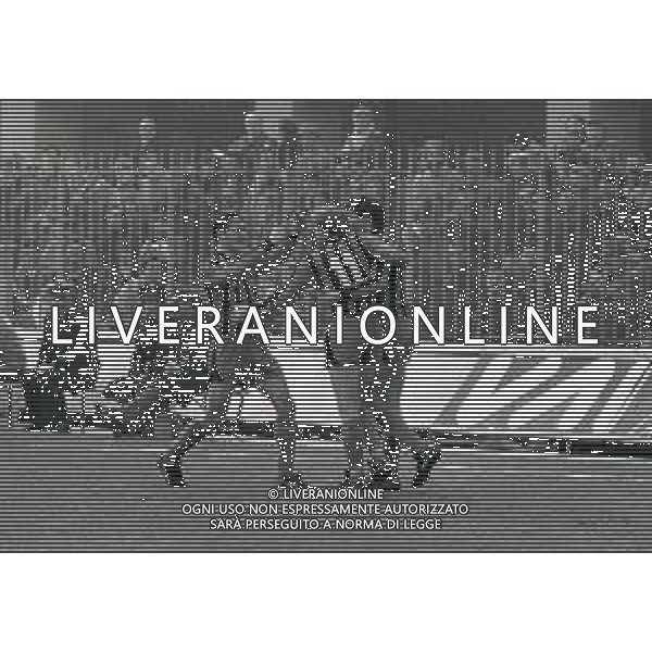 04-01-1981 MILANO TORNEO DI CAPODANNO INTER BRESCIA 2-0 NELLA FOTO ABBRACCI GIOCATORI INTER DOPO IL GOAL AG ALDO LIVERANI SAS