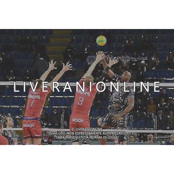 Volley Champions League Men 2019/2020 Civitanova, Italia 28/01/2020 Cucine Lube Civitanova vs Jihostroj Ceske Budejovice Nella foto: Schiacciata Simon Robertlandy (Cucine Lube Civitanova) Muro Mechkarov Martin (Jihostroj Ceske Budejovice) Mach Radek (Jihostroj Ceske Budejovice) FOTO ROBERTO BATOMEOLI-ALESSIO MARINI-AG ALDO LIVERANI SAS