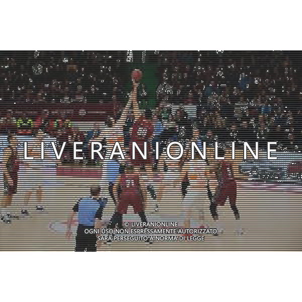 Basket EuroCup 2019/2020 Venezia, Italia 28/01/2020 Umana Reyer Venezia vs Promitheas Patras Nella foto: Mitchell Watt (Umana Reyer Venezia) in azione con Dimitris Agravanis (Promitheas Patras) FOTO MATTIA RADONI- LAESSIO MARINI-AG ALDO LIVERANI
