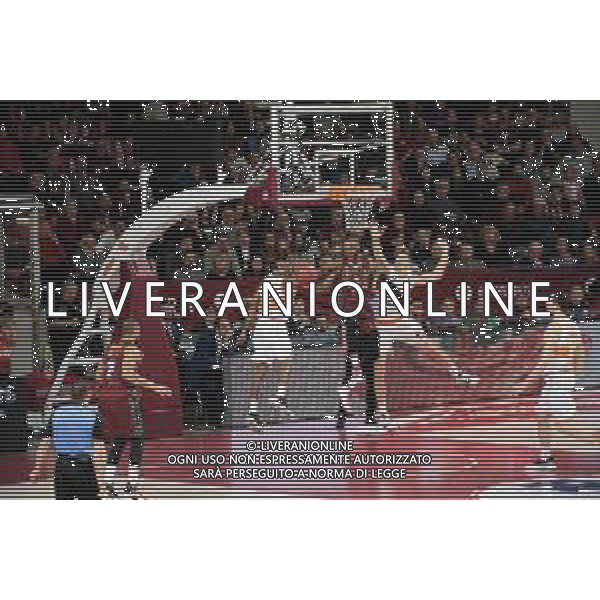Basket EuroCup 2019/2020 Venezia, Italia 28/01/2020 Umana Reyer Venezia vs Promitheas Patras Nella foto: Il passaggio di Ike Udanoh (Umana Reyer Venezia) a Jeremy Chappell (Umana Reyer Venezia) FOTO MATTIA RADONI- LAESSIO MARINI-AG ALDO LIVERANI