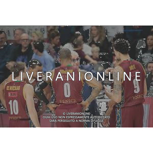 Basket EuroCup 2019/2020 Venezia, Italia 28/01/2020 Umana Reyer Venezia vs Promitheas Patras Nella foto: L\'allenatore dell\'Umana Reyer Venezia Walter De Raffaele con i suoi ragazzi durante il timeout FOTO MATTIA RADONI- LAESSIO MARINI-AG ALDO LIVERANI