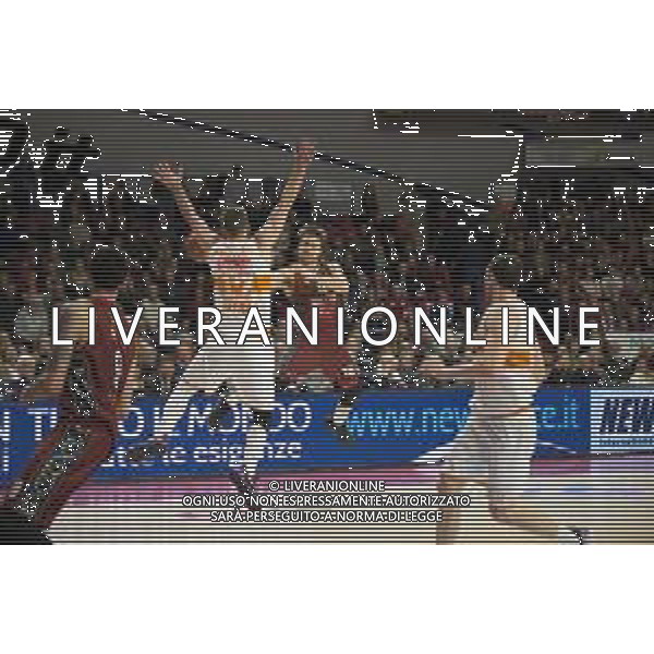 Basket EuroCup 2019/2020 Venezia, Italia 28/01/2020 Umana Reyer Venezia vs Promitheas Patras Nella foto: Andrea De Nicolao (Umana Reyer Venezia) tenta il passaggio, che viene intercettato da Vangelis Mantzaris (Promitheas Patras) FOTO MATTIA RADONI-ALESSIO MARINI-AG ALDO LIVERANI SAS