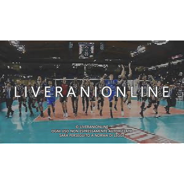 Volley Champions League Men 2019/2020 Civitanova, Italia 28/01/2020 Cucine Lube Civitanova vs Jihostroj Ceske Budejovice Nella foto: I giocatori della Cucine Lube Civitanova salutano i tifosi a fine partita ©Roberto Bartomeoli-Alessio Marini / AGENZIA ALDO LIVERANI SAS