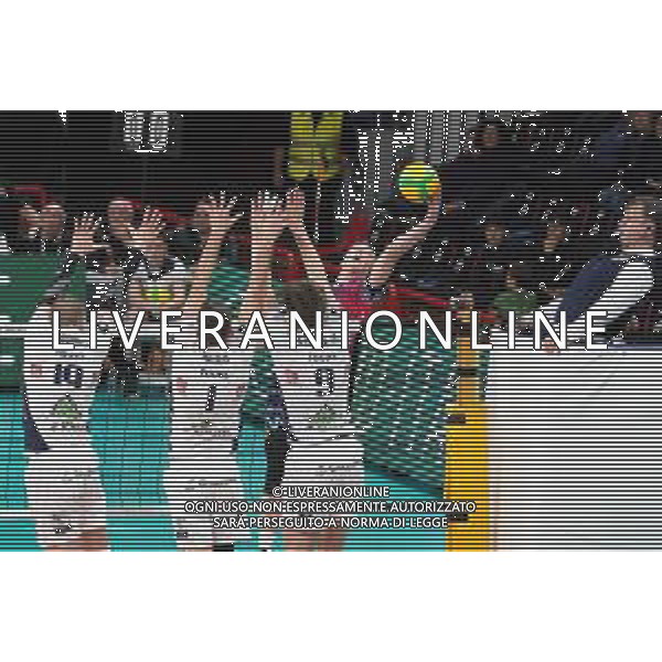 Volley Champions League Men 2019/2020 Perugia, Italia 29/01/2020 Sir Sicoma Monini Perugia vs Tours VB Nella foto: oleh plotnytskyi (n.17 schiacciatore sir safety conad perugia) schiaccia FOTO LORIS CERQUIGLINI-ALESSIO MARINI-AG ALDO LIVERANI SAS