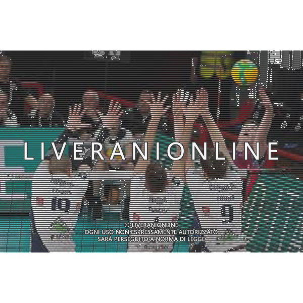 Volley Champions League Men 2019/2020 Perugia, Italia 29/01/2020 Sir Sicoma Monini Perugia vs Tours VB Nella foto: oleh plotnytskyi (n.17 schiacciatore sir safety conad perugia) schiaccia FOTO LORIS CERQUIGLINI-ALESSIO MARINI-AG ALDO LIVERANI SAS