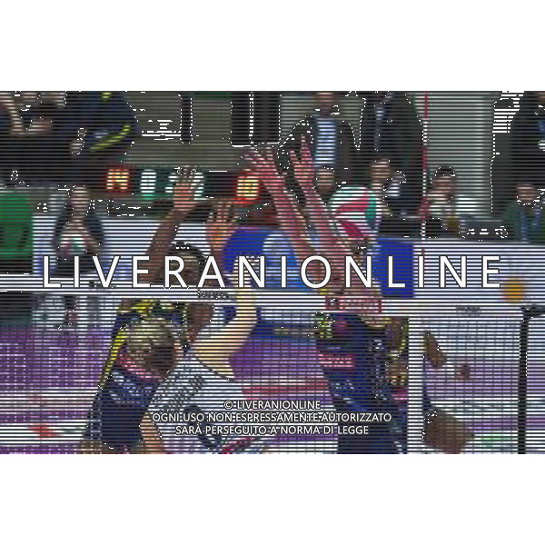 Volley Coppa Italia Femminile 2019/2020 Conegliano, Italia 29/01/2020 Imoco Volley Conegliano vs Reale Mutua Fenera Chieri Nella foto: Muro fuori di Kimberly Hill su attacco di Kaja Grobelna FOTO FLAVIO PAVANELLO-ALESSIO MARINI-AG ALDO LIVERANI SAS
