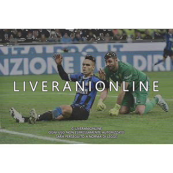 Martinez Lautaro a terra e Pietro Terracciano Inter vs Fiorentina Coppa Italia - quarti di finale Milano 29-01-2020 Stadio Giuseppe Meazza - San Siro foto Roberto Garavaglia - ag. Aldo Liverani sas/ AGENZIA ALDO LIVERANI SAS