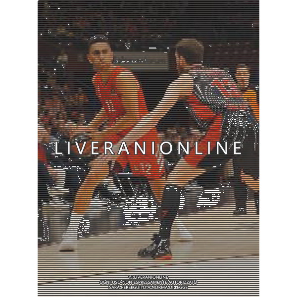 Basket EuroLeague 2019/2020 Milano, Italia 30/01/2020 AX Armani Exchange Milano vs FC Bayern Monaco Nella foto: Maodo Lo del Bayer Monaco ostacolato da Sergio Rodriguez della AX Armani Exchange Olimpia Milano ©Savino Paolella - Alessio Marini AGENZIA ALDO LIVERANI SAS