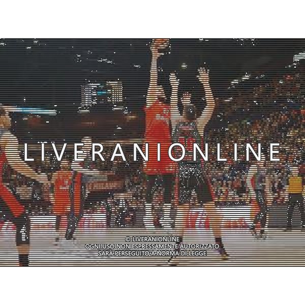 Basket EuroLeague 2019/2020 Milano, Italia 30/01/2020 AX Armani Exchange Milano vs FC Bayern Monaco Nella foto: Barthel del Bayer Monaco contrastato da Luis Scola della AX Armani Exchange Olimpia Milano ©Savino Paolella - Alessio Marini AGENZIA ALDO LIVERANI SAS