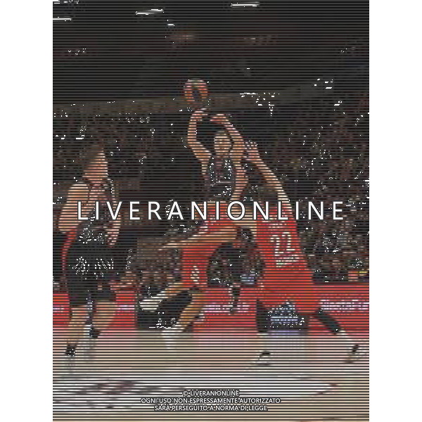 Basket EuroLeague 2019/2020 Milano, Italia 30/01/2020 AX Armani Exchange Milano vs FC Bayern Monaco Nella foto: Nedovic della AX Armani Exchange Olimpia Milano ostacolato da Barthel del Bayer Monaco ©Savino Paolella - Alessio Marini AGENZIA ALDO LIVERANI SAS