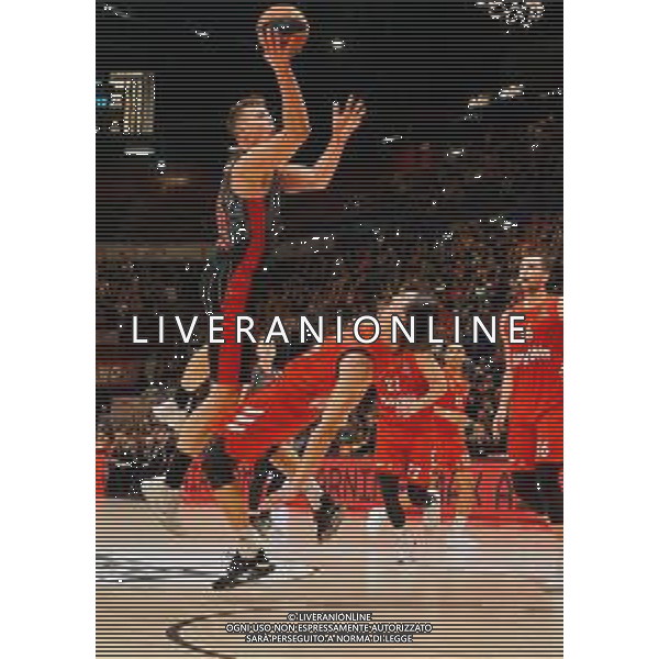 Basket EuroLeague 2019/2020 Milano, Italia 30/01/2020 AX Armani Exchange Milano vs FC Bayern Monaco Nella foto: Tarczewski della AX Armani Exchange Olimpia Milano ostacolato da Djedovic del Bayer Monaco ©Savino Paolella - Alessio Marini AGENZIA ALDO LIVERANI SAS