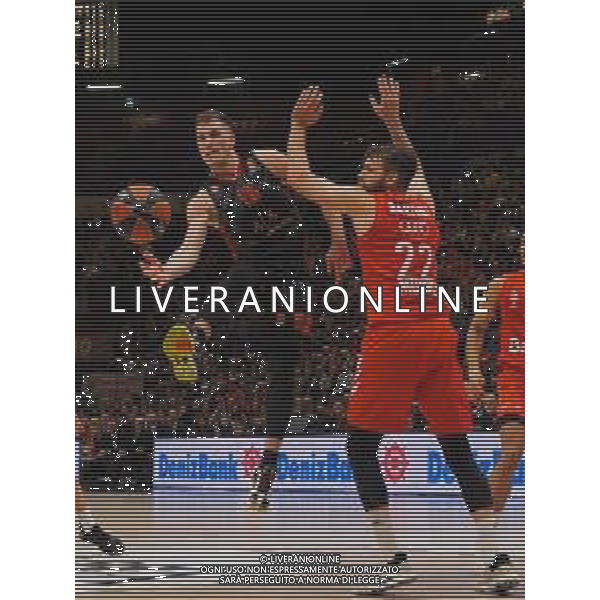 Basket EuroLeague 2019/2020 Milano, Italia 30/01/2020 AX Armani Exchange Milano vs FC Bayern Monaco Nella foto: Nedovic della AX Armani Exchange Olimpia Milano ostacolato da Barthel del Bayer Monaco ©Savino Paolella - Alessio Marini AGENZIA ALDO LIVERANI SAS
