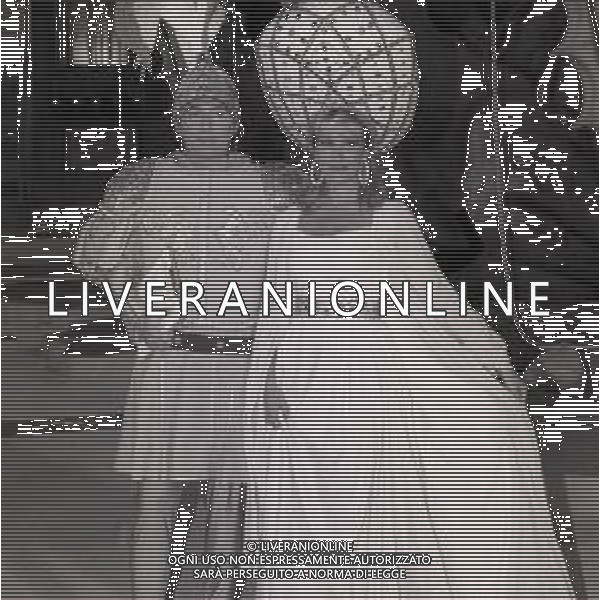 MAGGIO 1995 TRASMISSIONE TELEVISIVA GIOCHI SENZA FRONTIERE NELLA FOTO ETTORE ANDENNA E SIMONA TAGLI AG ALDO LIVERANI SAS