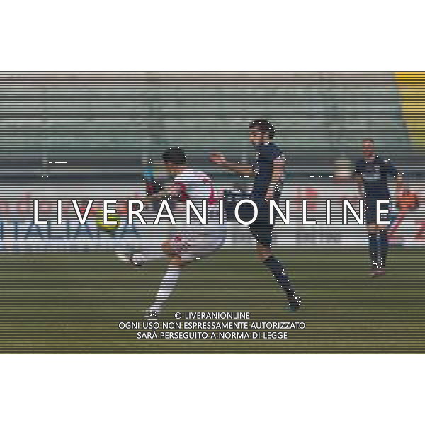 Campionato di Calcio Serie C - Lega Pro 2019/2020 Padova, Italia 02/02/2020 Padova vs Pesaro Nella foto: Paolo Frascatore (Padova) contrastato da Antonio Di Nardo (Vis Pesaro) FOTO MATTIA RADONI-ALESSIO MARINI-AG ALDO LIVERANI SAS